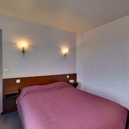 Logis Auberge Des Vieux Chenes Malemort Bagian luar foto