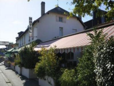 Logis Auberge Des Vieux Chenes Malemort Bagian luar foto
