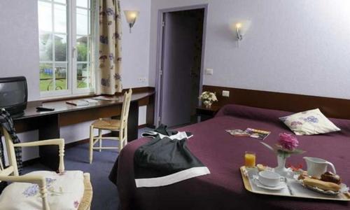 Logis Auberge Des Vieux Chenes Malemort Bagian luar foto